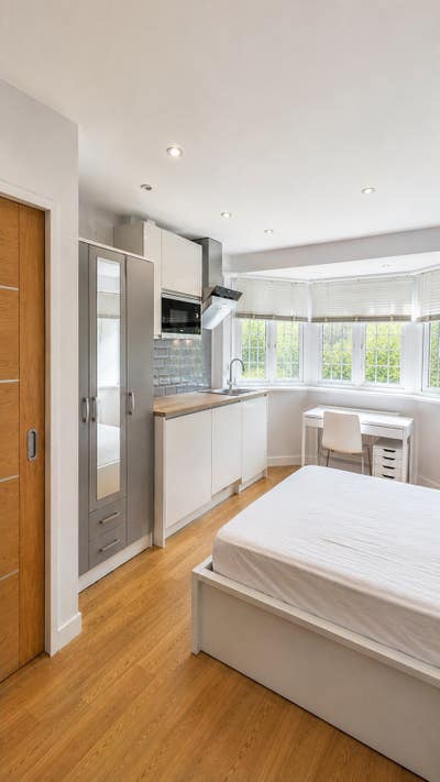 Bright Modern Studio Apartment Winchmore Hill  Main Photo