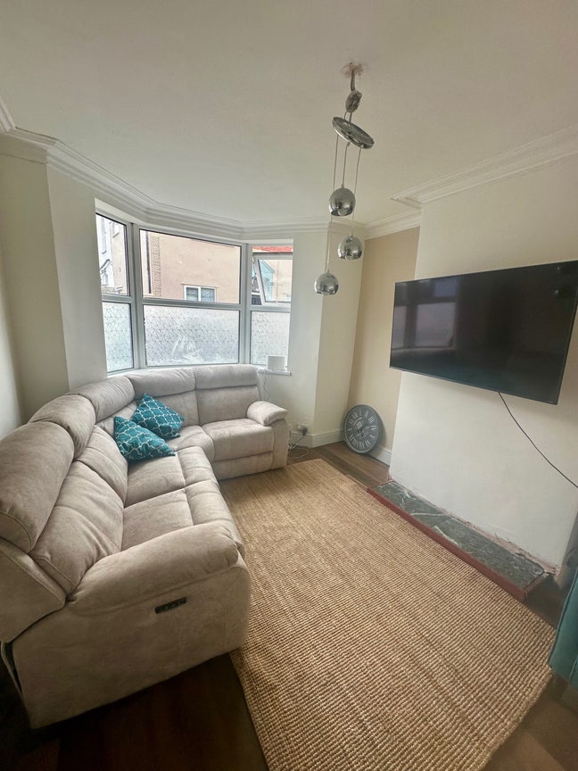 Double room going in our 3 bed house Main Photo
