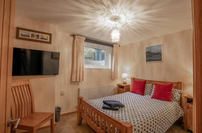 Lovely double room close to Nailsworth town centre Main Photo
