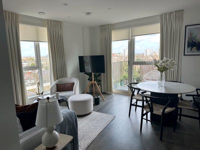 Luxury 2-Bed Flat *Top Floor *Bills Partly Include Main Photo