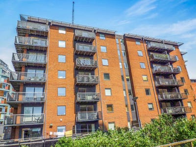 Spacious 2-Bedroom, 2-Bathroom Apartment in Centra Main Photo