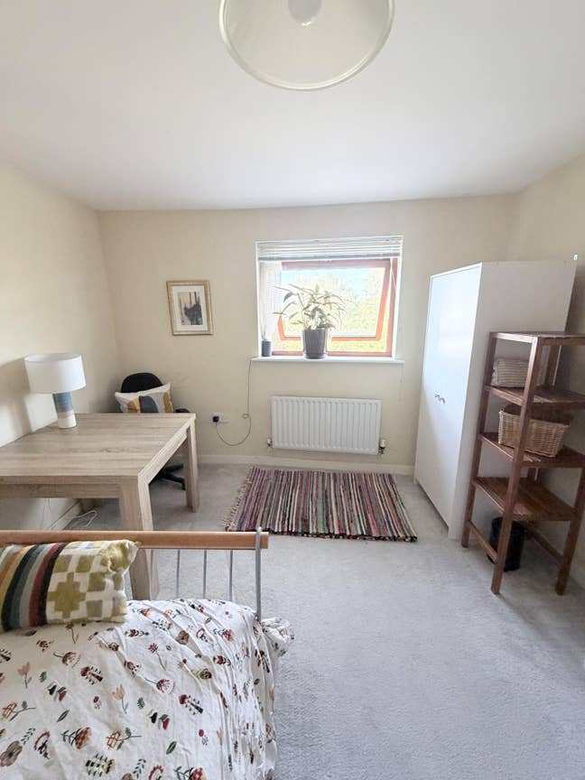 Double Room in N11  Main Photo