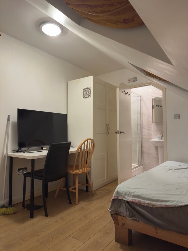 En-suite room to rent n17 Main Photo