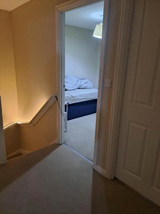 A single clean room for rent Main Photo