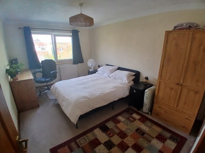 Large Double Room with Desk Main Photo
