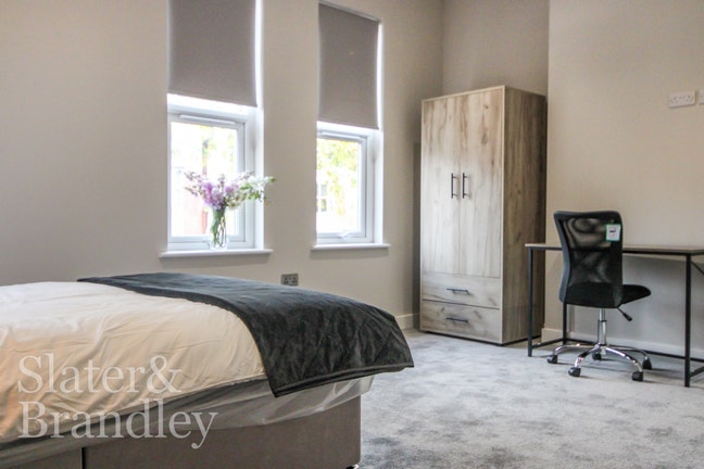 **Recently Refurbished Ensuite Prime Location ** Main Photo