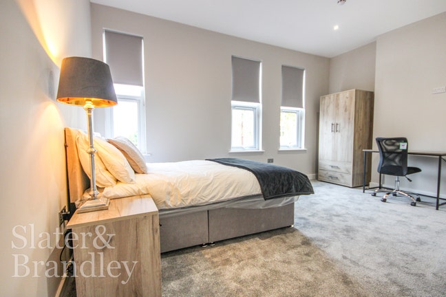 **Recently Refurbished Ensuite Prime Location ** Main Photo