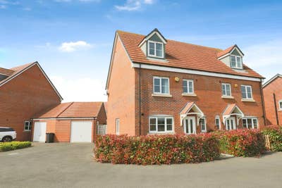 Short term, unfurnished 4 bedroom family home Main Photo
