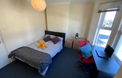 Modern Double Room - New Kitchen + Bills Included Main Photo