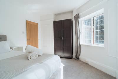 Large Victorian Rooms By the Beach Main Photo