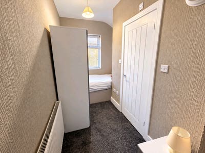Warwick Street, LA14 - &pound;100 P/W En-Suite Room Main Photo
