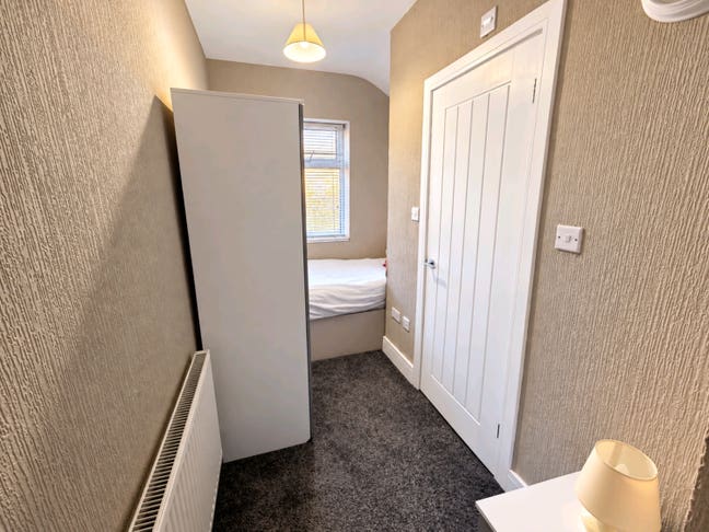 Warwick Street, LA14 - &pound;100 P/W En-Suite Room Main Photo
