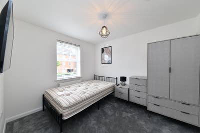 Refurbished 2026 – Stunning Double Room & Ensuite Main Photo