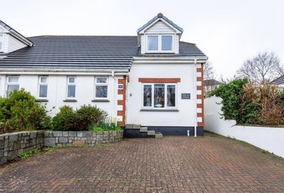 Beautiful Furnished 3-Bed Home in Hayle – Flexible Main Photo
