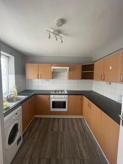 Newly Refurbished 3 Bedroom (No Lounge) Maisonette Main Photo