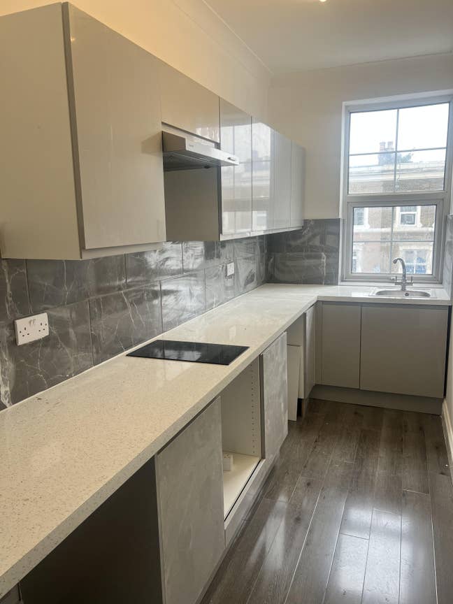 En Suite Double Room — Modern 2-Bed Flat, E15 Main Photo