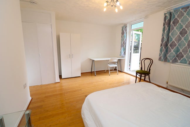3 Beautiful Double Rooms in Canary Wharf Main Photo