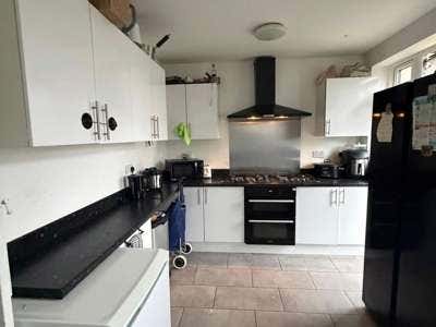 🏙️ 20 Mins To Liverpool Street! 2 Rooms Here👯​ Main Photo