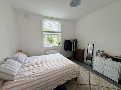 Large double bedroom and private garden Main Photo
