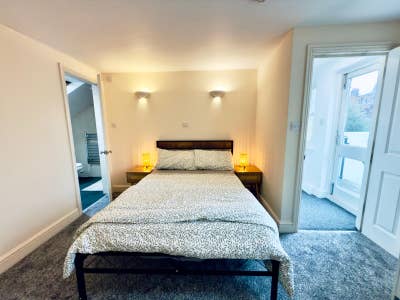 Large en-suite, rooftop terrace, garden Main Photo