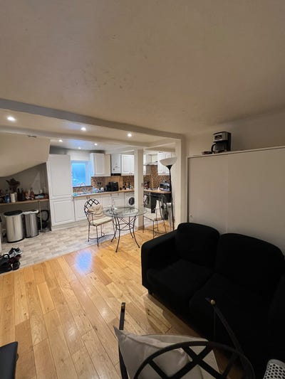 Flatmate wanted for Earl's Court in 2 bed flat  Main Photo
