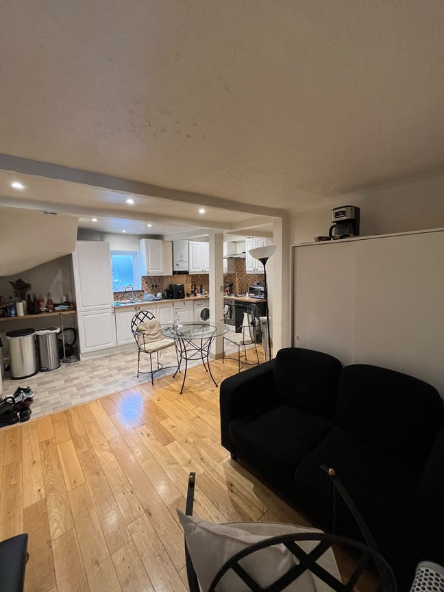 Flatmate wanted for Earl's Court in 2 bed flat  Main Photo