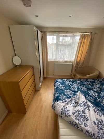 Double-room in loft conversion Main Photo