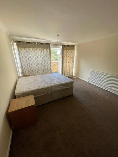 Large Balcony Room in Conniburrow Main Photo