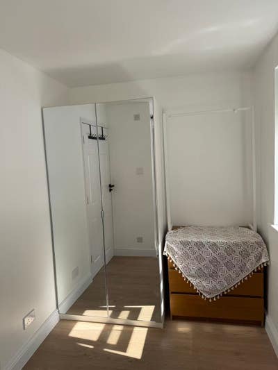 SE16 Main Photo