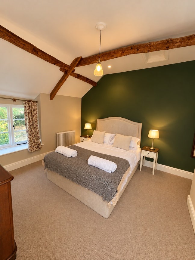 Large En-Suite Double Room in Dorset Farmhouse  Main Photo