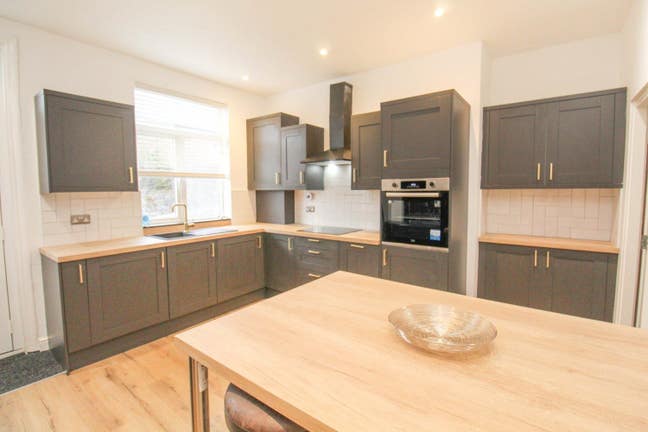 Double bed room for rent 573.57 p/m bills included Main Photo