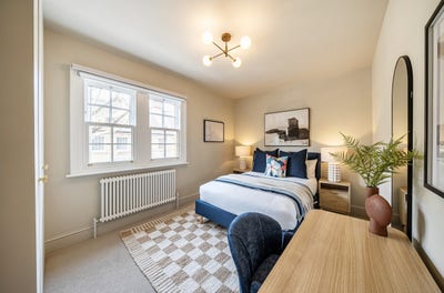 Recently Renovated Double Room - Loads of Storage! Main Photo
