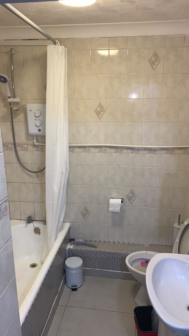 Part-refurbished one bedroom flat WF9 Main Photo