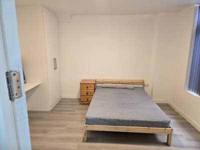 Studio Flat in Buckinghamshire, Beaconsfield HP9  Main Photo