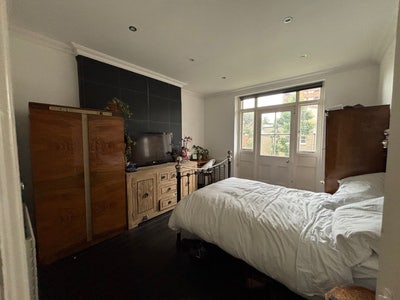 Beautiful Chelsea Ensuite Balcony Room Main Photo