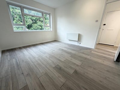 ***Refurbished 2 Bedroom Flat to Rent, N17*** Main Photo