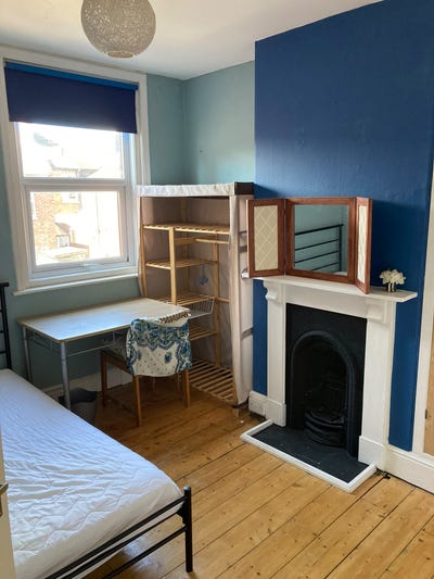 Single bedroom -- Furnished Main Photo