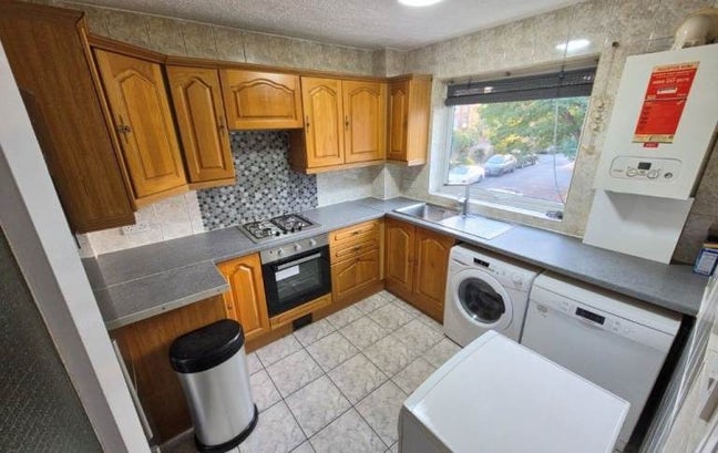 2-bed flat available in N14 Main Photo