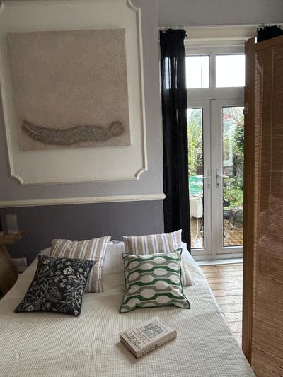Studio Room with Kitchenette – Bills Included Main Photo
