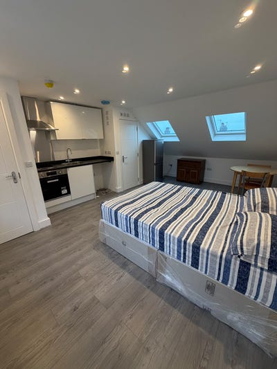 A studio flat Main Photo