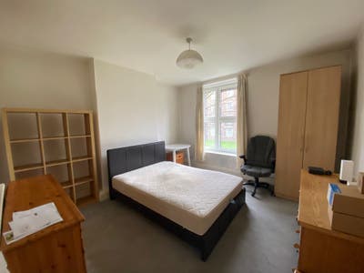 Wandsworth Road: Large double room AV. SOON! Main Photo
