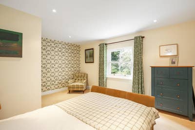 Furnished double bedroom with bath/ showeroom Main Photo