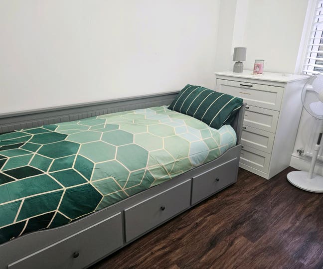Comfortable Single/Double Room –10 Mins Gatwick Main Photo