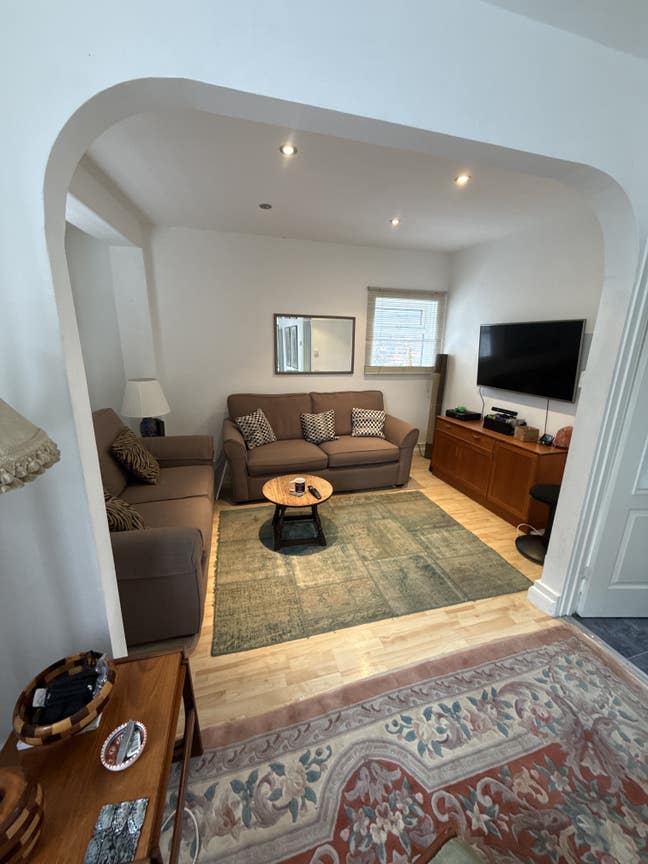 Bright & Comfortable Room in Friendly, Well-Mainta Main Photo