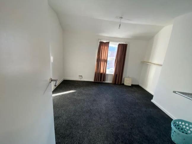 2 Rooms Main Photo