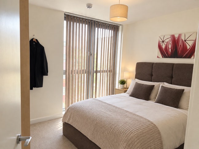 Stunning double bedroom with en-suite in Homerton Main Photo