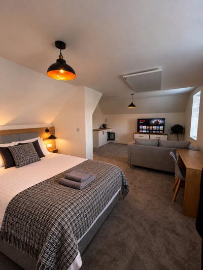 Premium Contractor Rooms | Private En-Suite Main Photo