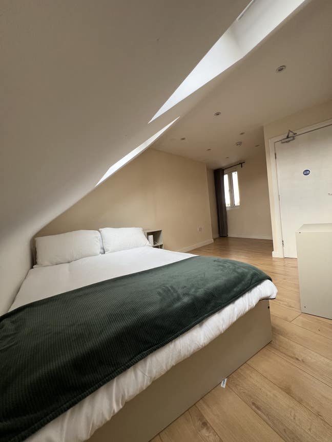 Studio to rent in modern house  Main Photo