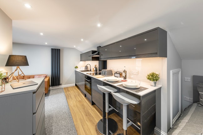 🏡 Studio Apartment | 1 min Walk Town | Parking Main Photo