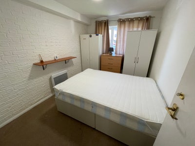 Double Ensuite Clean and Quiet Flat Brent Park Main Photo
